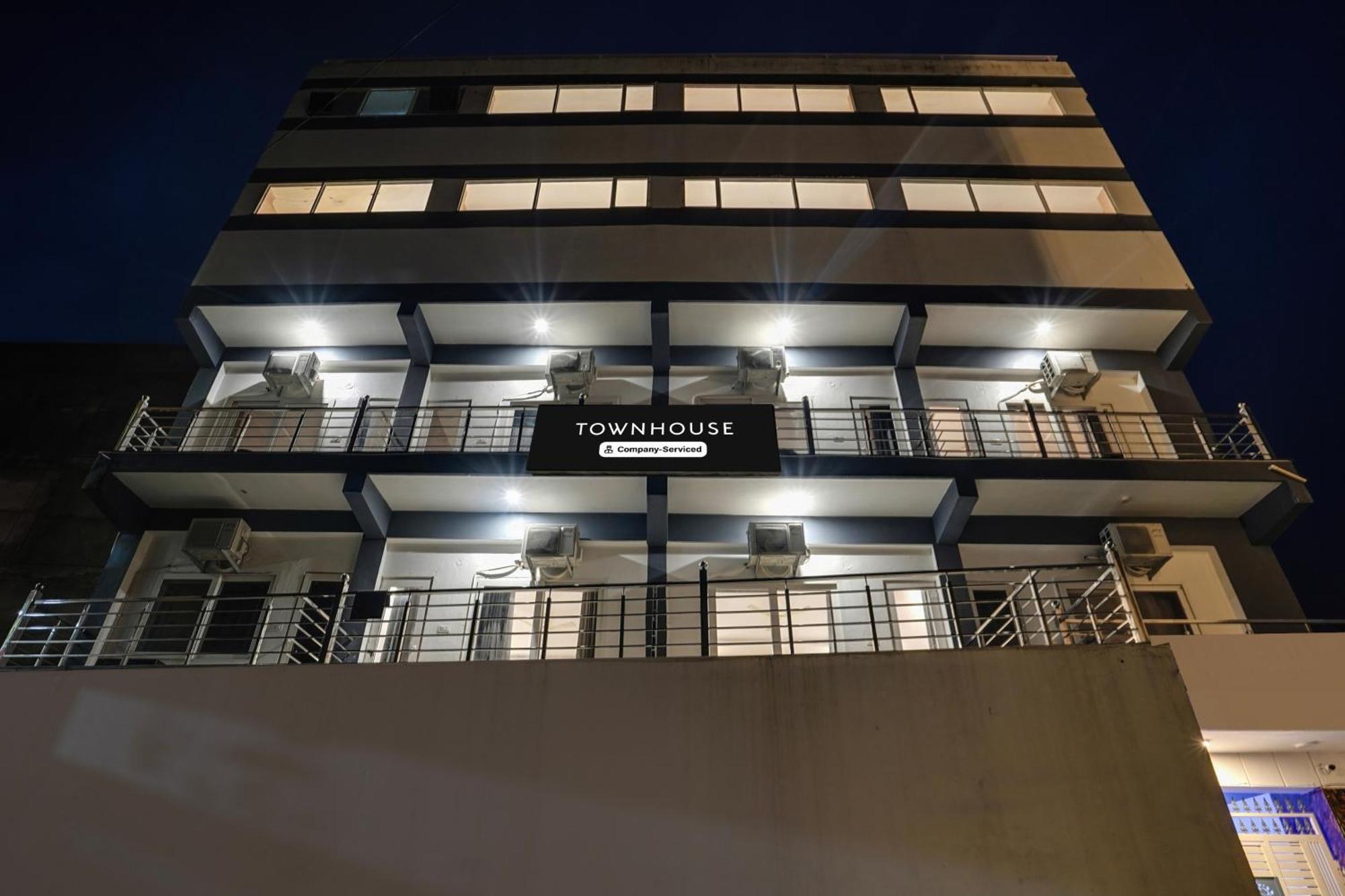 Super Townhouse Tapovan Esterno foto