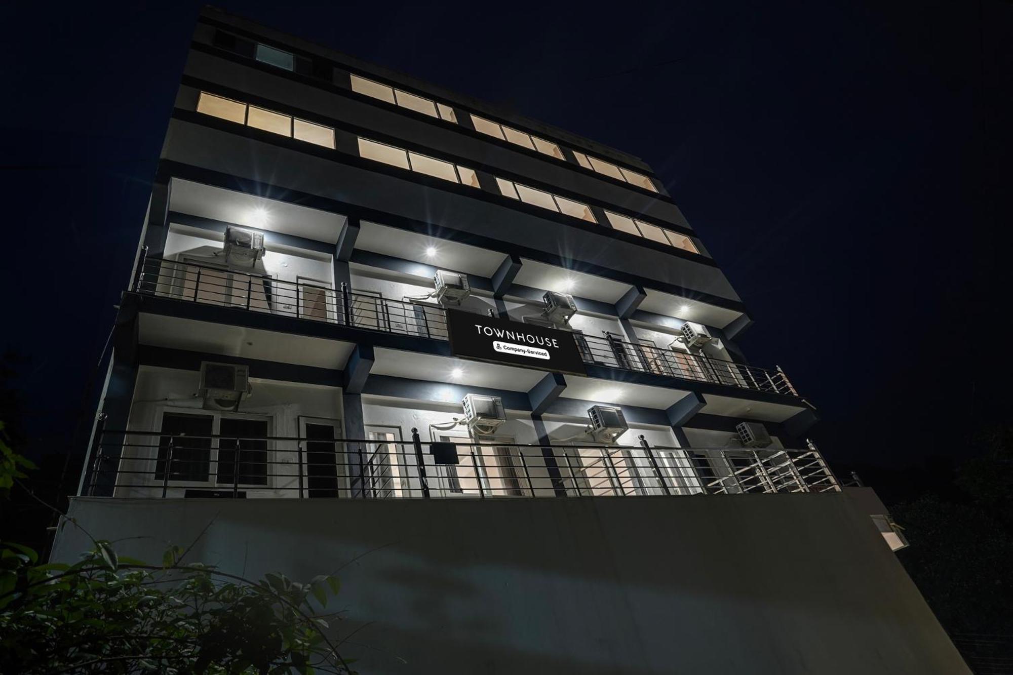 Super Townhouse Tapovan Esterno foto