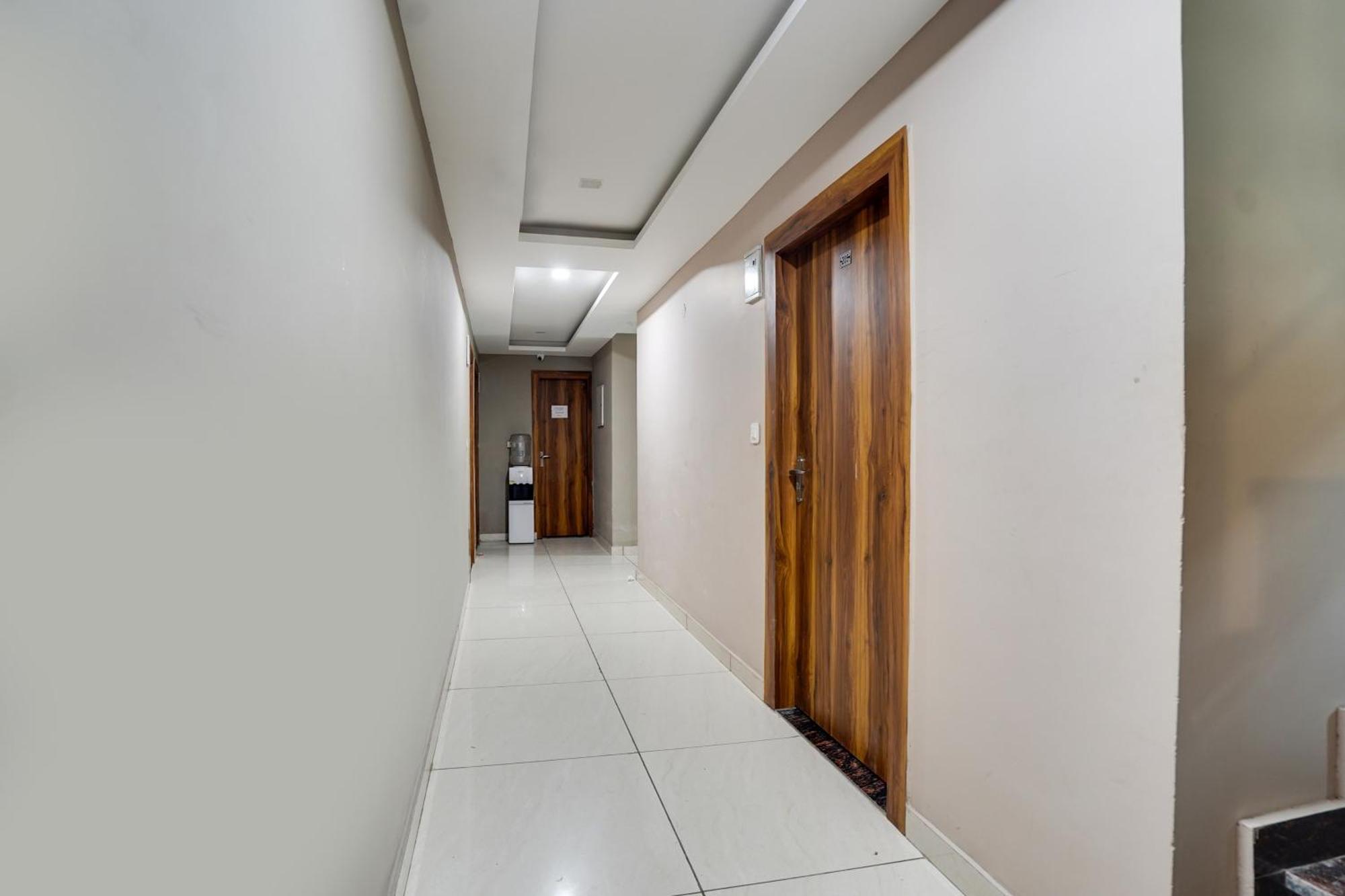 Super Townhouse Tapovan Esterno foto