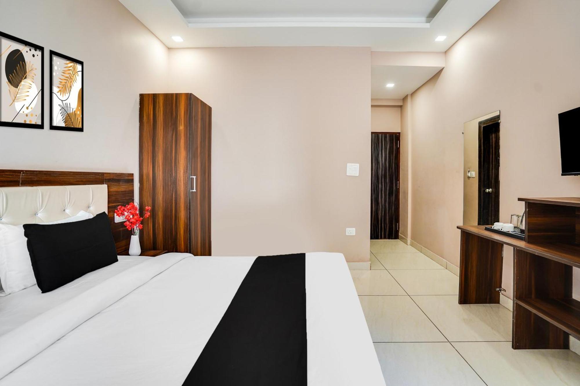 Super Townhouse Tapovan Esterno foto