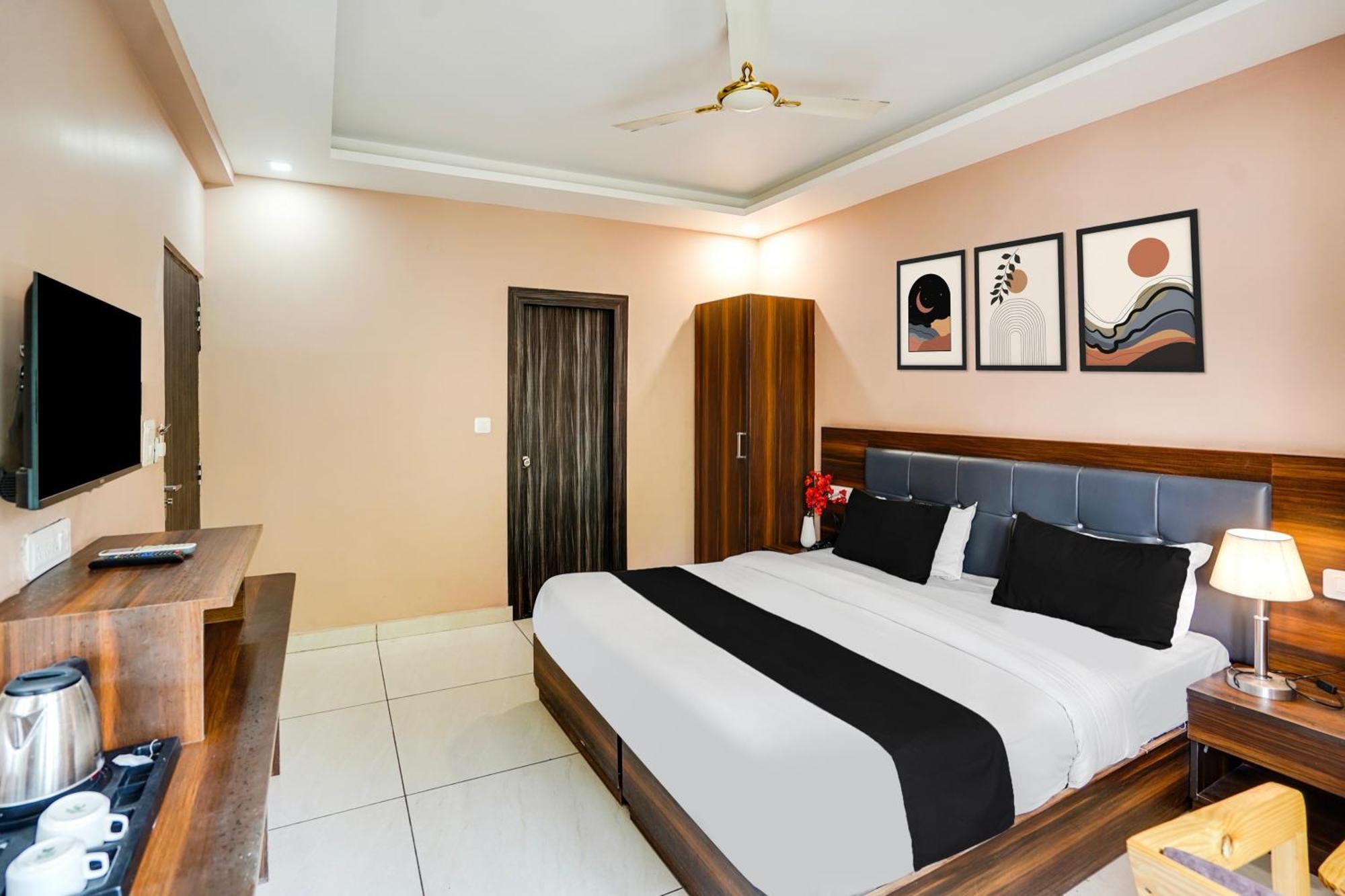 Super Townhouse Tapovan Esterno foto